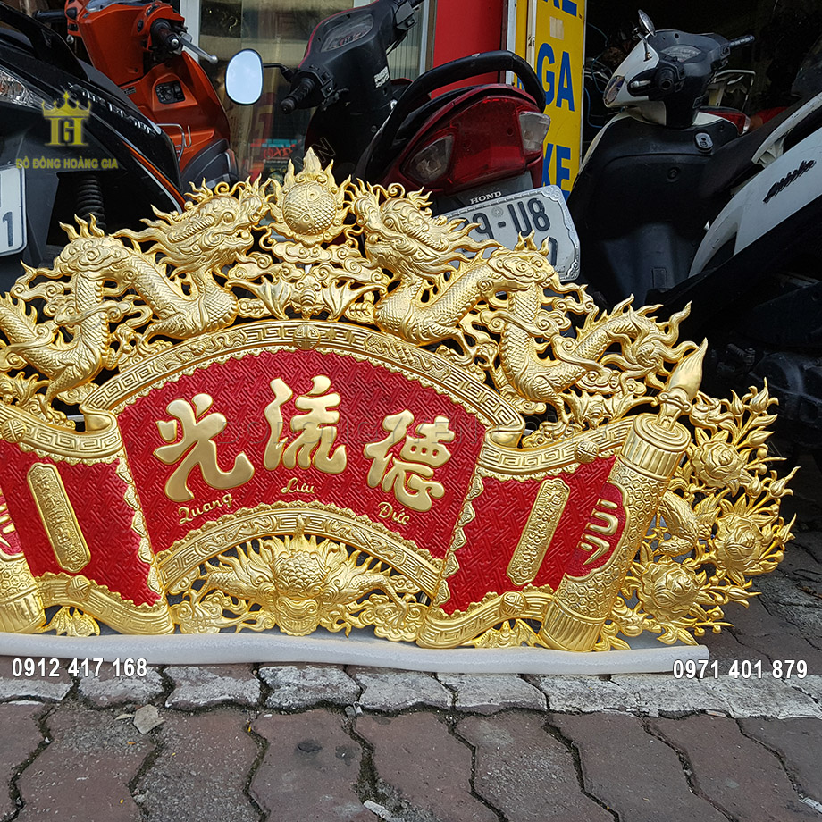H&igrave;nh ảnh song long chầu nguyệt được chạm v&ocirc; c&ugrave;ng đẹp v&agrave; sinh động